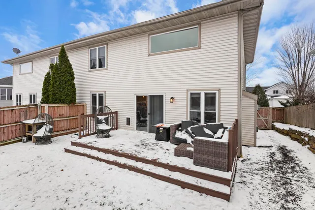 $419,900 | 1033 Vista Ridge Drive, Mount Horeb, WI 53572