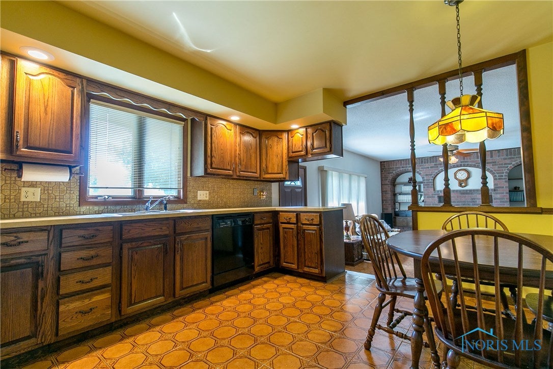 146 Taylor Road Oregon, OH 43616 - Photo 17 of 36 Gallery Image 17