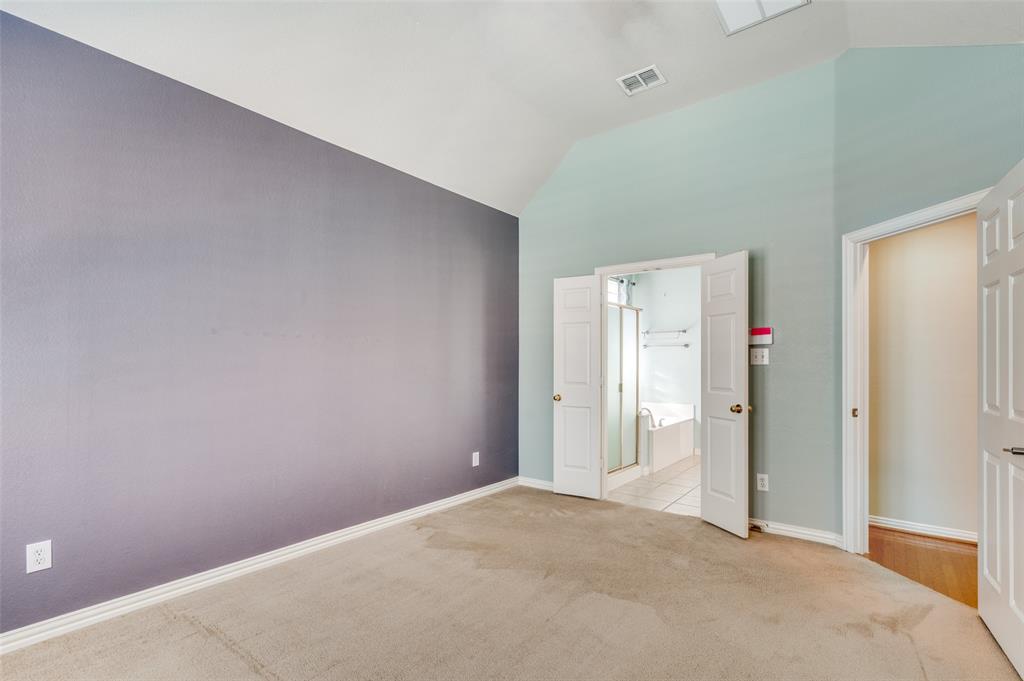 3912 Sovereign Drive Bedford, TX 76021 - Photo 16 of 34 Large Master Retreat with high vaulted ceiling