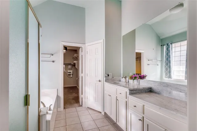 $463,400 | 3912 Sovereign Drive, Bedford, TX 76021