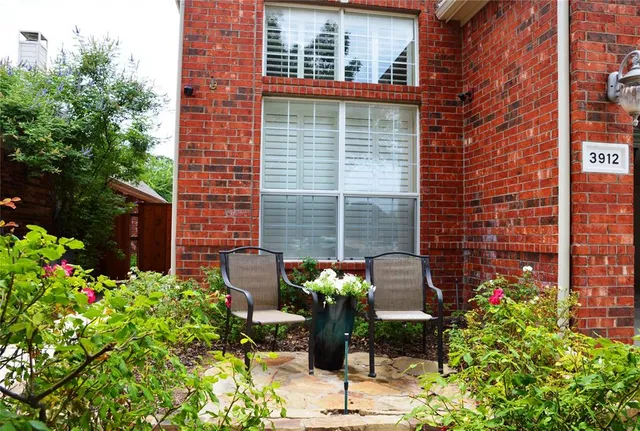 $463,400 | 3912 Sovereign Drive, Bedford, TX 76021