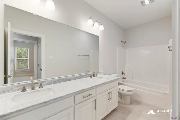 $379,990 | 25281 Burlington Drive, Denham Springs, LA 70726
