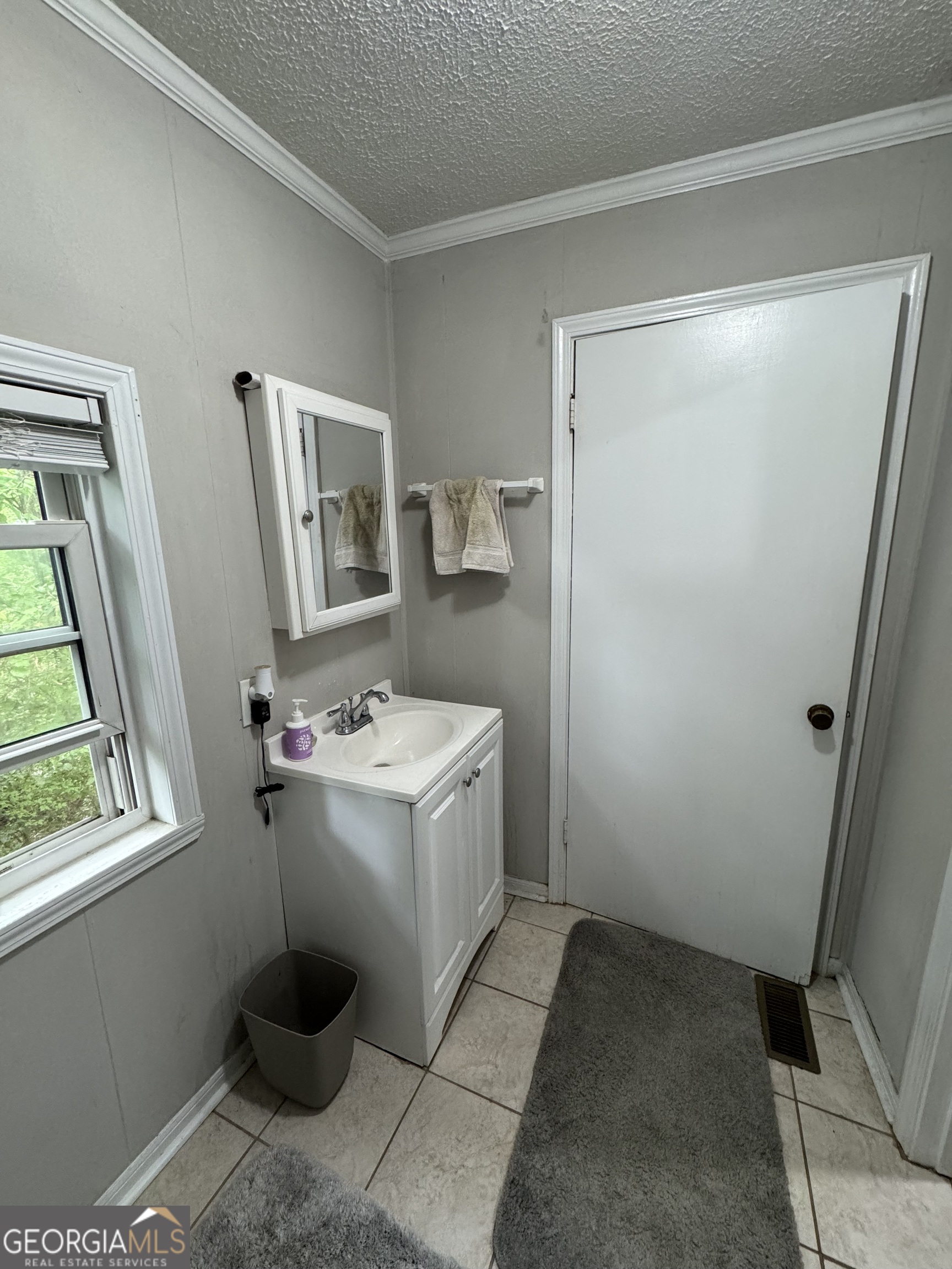 1734 East Broad Street, Unit A Athens, GA 30601 - Photo 9 of 20 a room with a washer and dryer