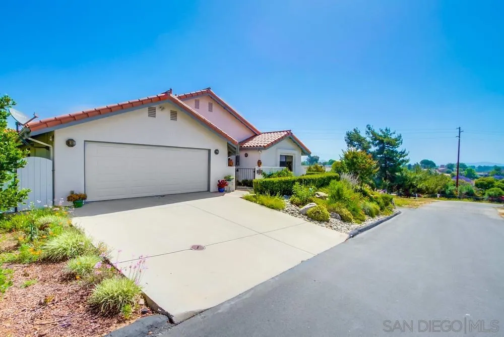 924 Ridge Heights Drive Fallbrook, CA 92028 - Photo 3 of 75 a front view of a house with a yard and garage