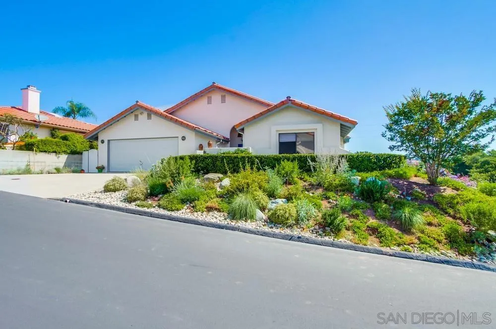 924 Ridge Heights Drive Fallbrook, CA 92028 - Photo 5 of 75