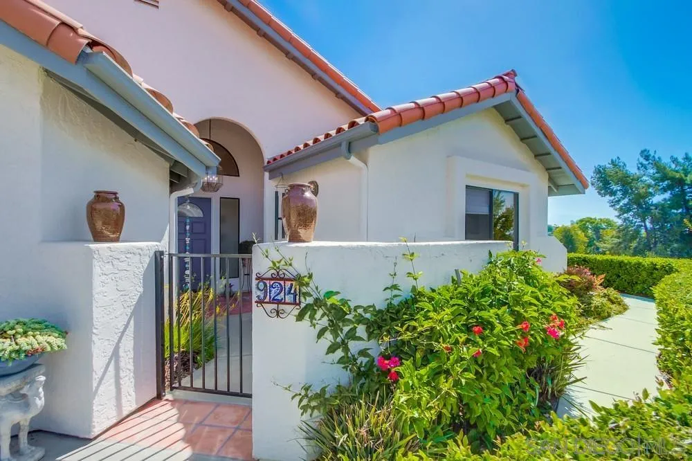 924 Ridge Heights Drive Fallbrook, CA 92028 - Photo 7 of 75