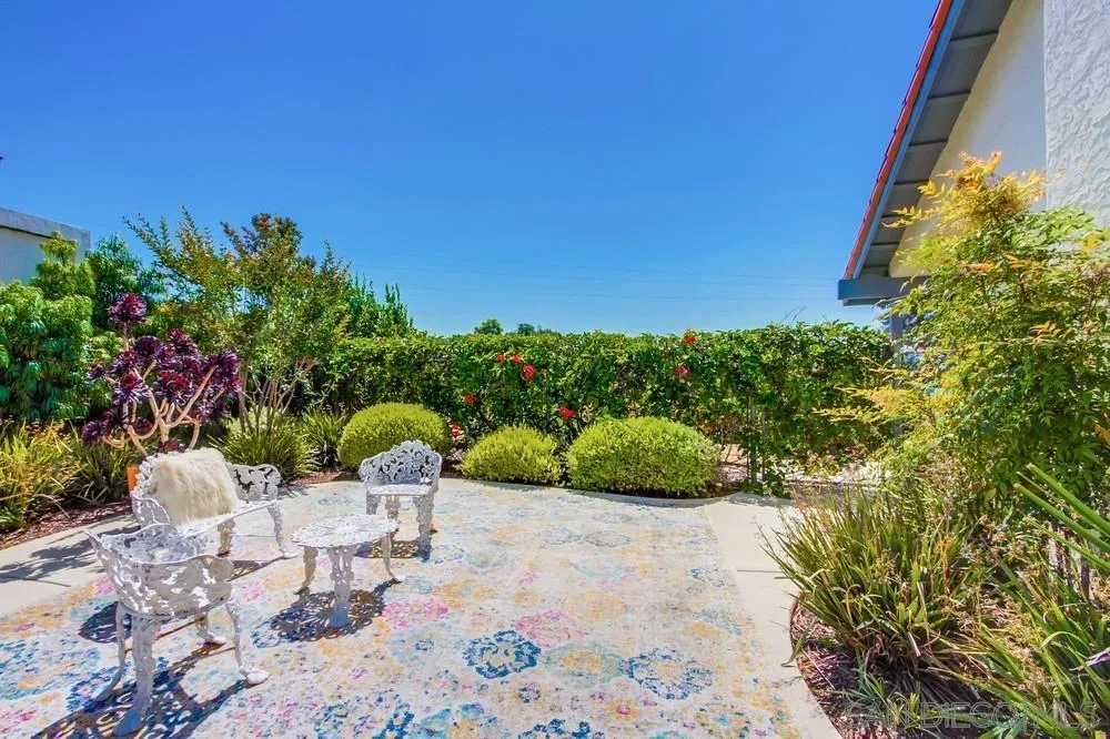 924 Ridge Heights Drive Fallbrook, CA 92028 - Photo 71 of 75 a view of a chairs and table in the patio