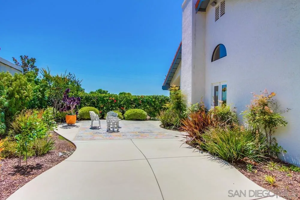 924 Ridge Heights Drive Fallbrook, CA 92028 - Photo 73 of 75 a potted plant sitting in front of a house
