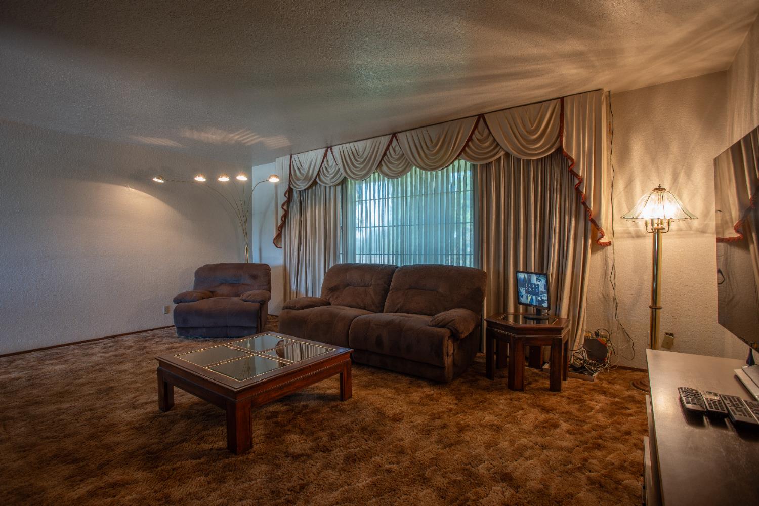 6323 Excelsior Road Sacramento, CA 95830 - Photo 15 of 75 a living room with furniture