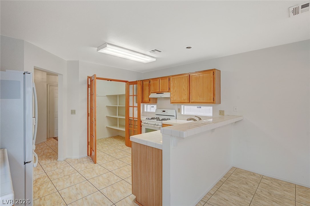 8021 Redskin Circle Las Vegas, NV 89145 - Photo 11 of 47