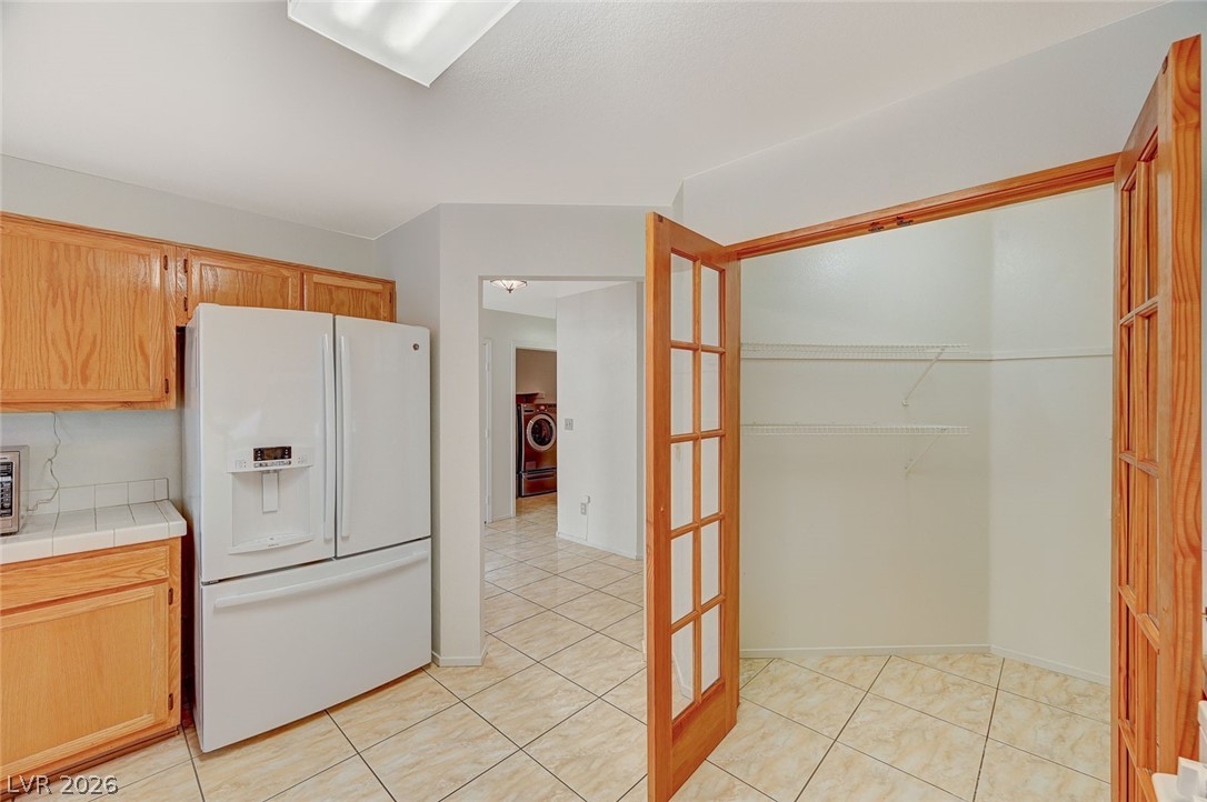 8021 Redskin Circle Las Vegas, NV 89145 - Photo 8 of 47