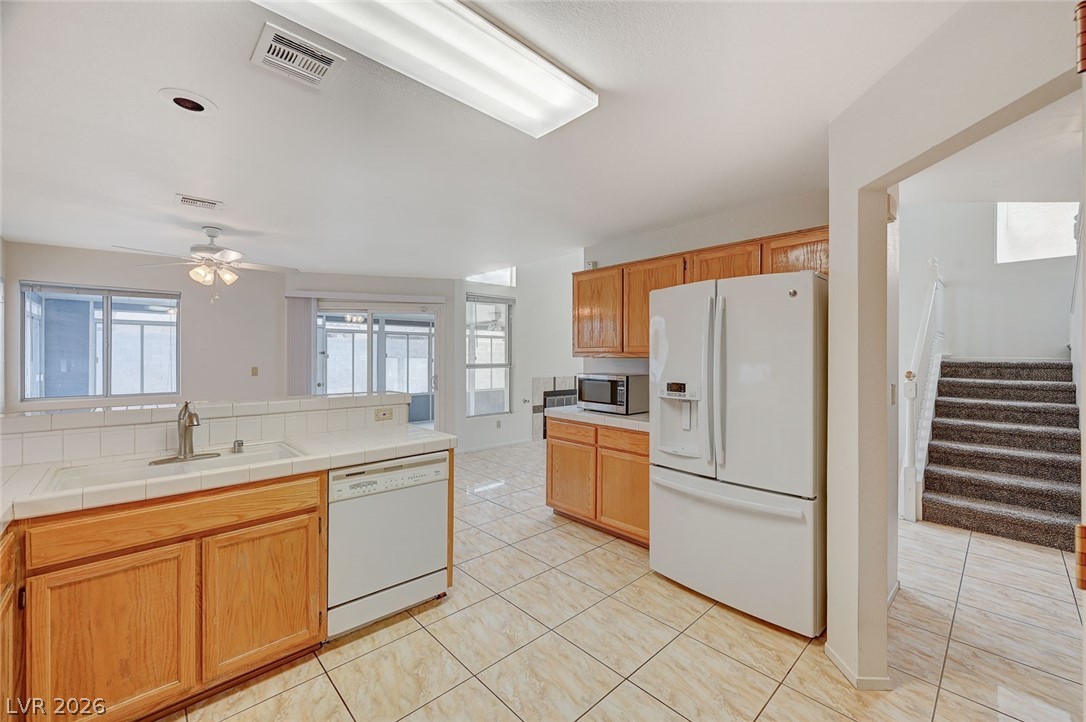 8021 Redskin Circle Las Vegas, NV 89145 - Photo 9 of 47