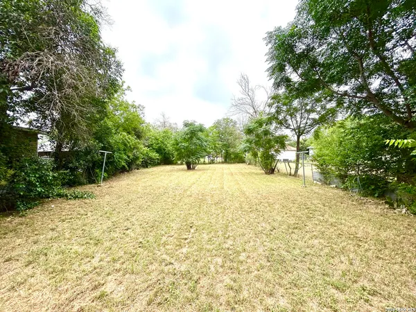 $1,250 | 218 La Manda Boulevard, San Antonio, TX 78212