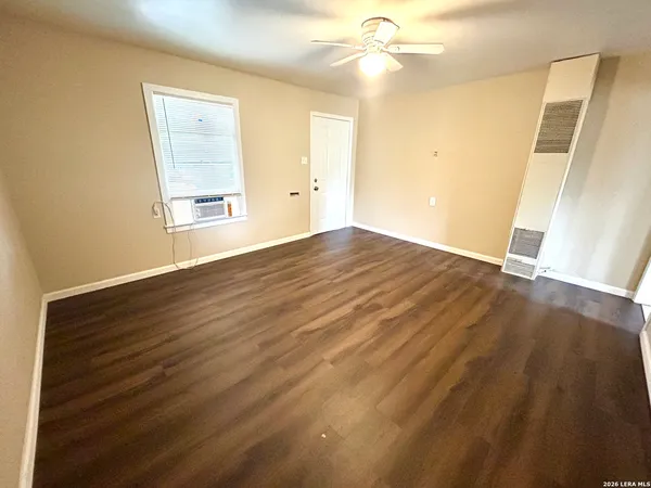 $1,250 | 218 La Manda Boulevard, San Antonio, TX 78212