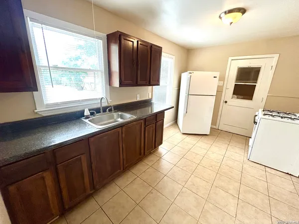 $1,250 | 218 La Manda Boulevard, San Antonio, TX 78212