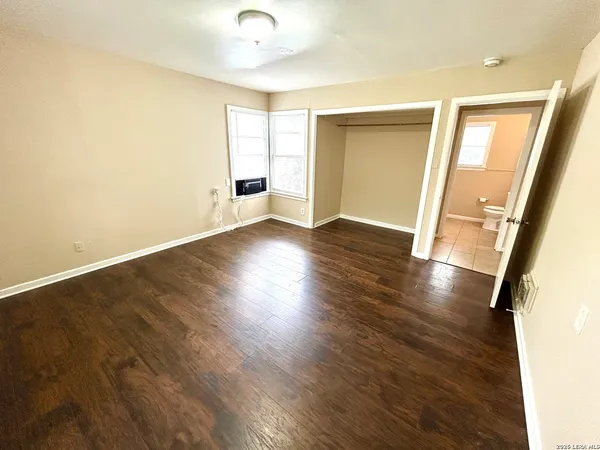 $1,250 | 218 La Manda Boulevard, San Antonio, TX 78212