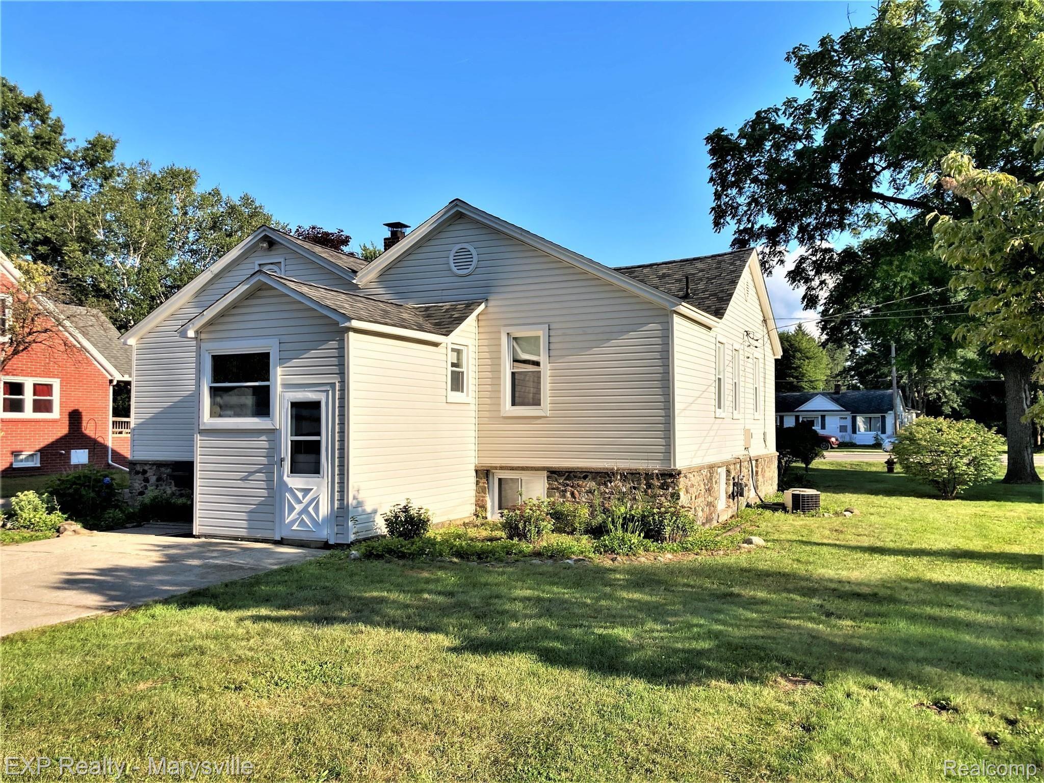 4204 Lapeer Road Port Huron, MI 48060 - Photo 6 of 40 IMG_5803.jpg