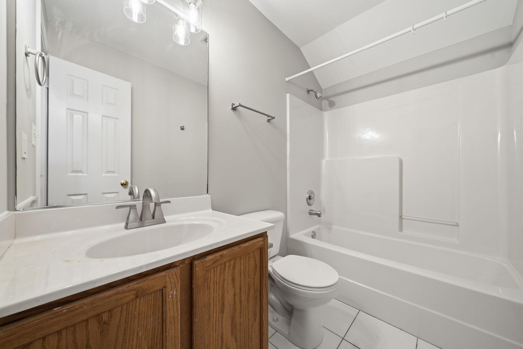 5425 South Branch Road Fredericksburg, VA 22407 - Photo 30 of 41 Shared second floor bathroom with new paint
