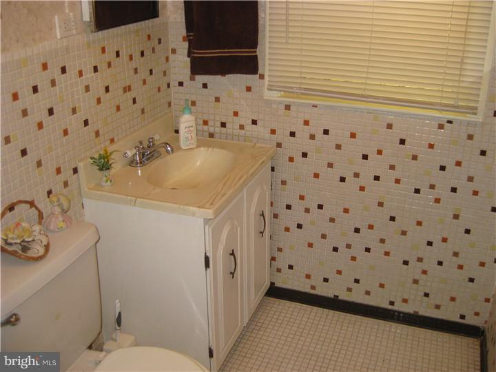 3300 Red Lion Road Philadelphia, PA 19114 - Photo 15 of 17 Bathroom