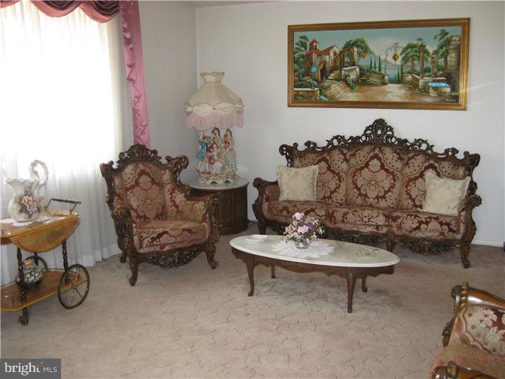 3300 Red Lion Road Philadelphia, PA 19114 - Photo 5 of 17 Living Room