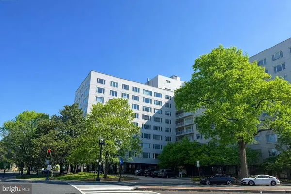 $2,000 | 2475 Virginia Avenue Northwest, Unit 905, Washington, DC 20037
