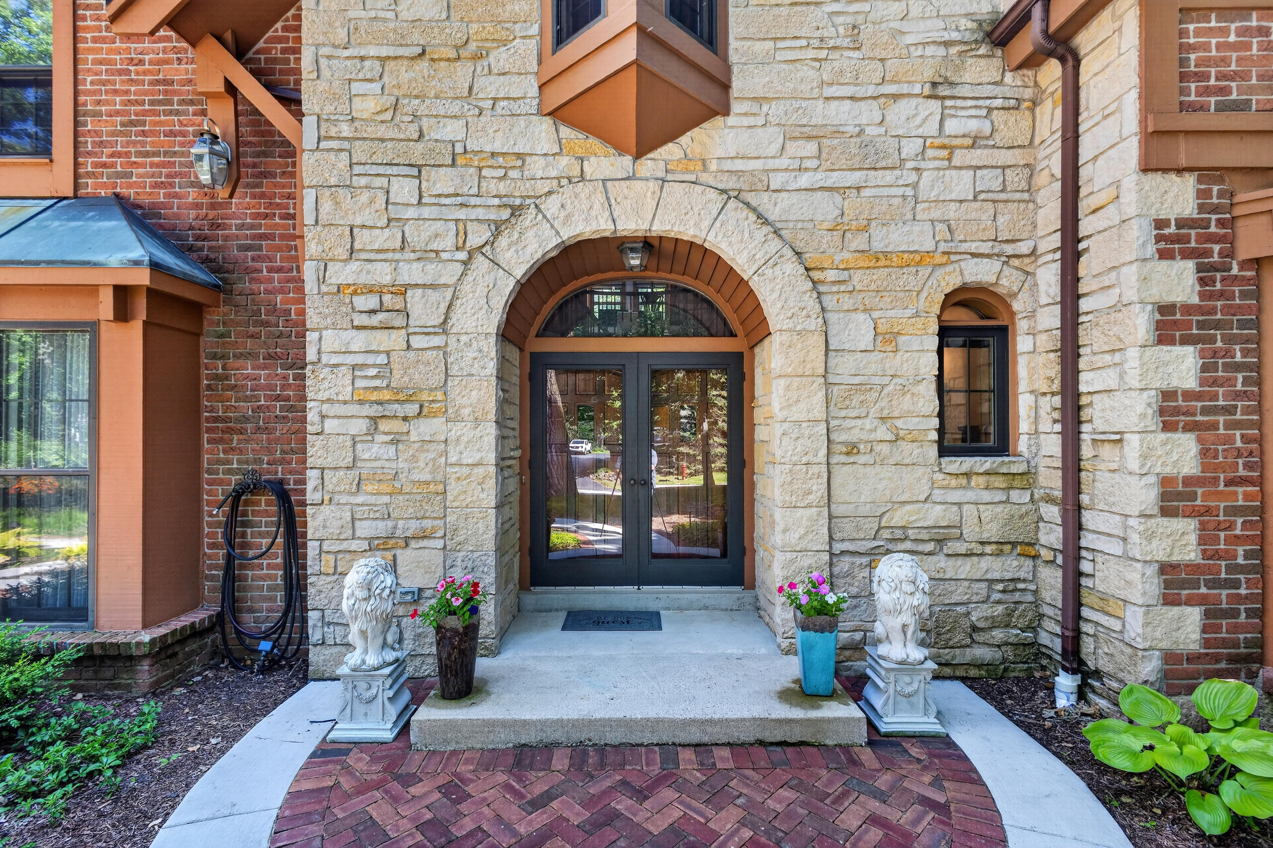 225 East Ravine Baye Road Bayside, WI 53217 - Photo 5 of 83 Front Entryway