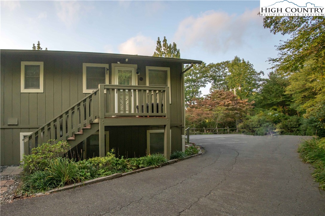 249 Village Green, Unit D6, Blowing Rock, NC 28605 Compass