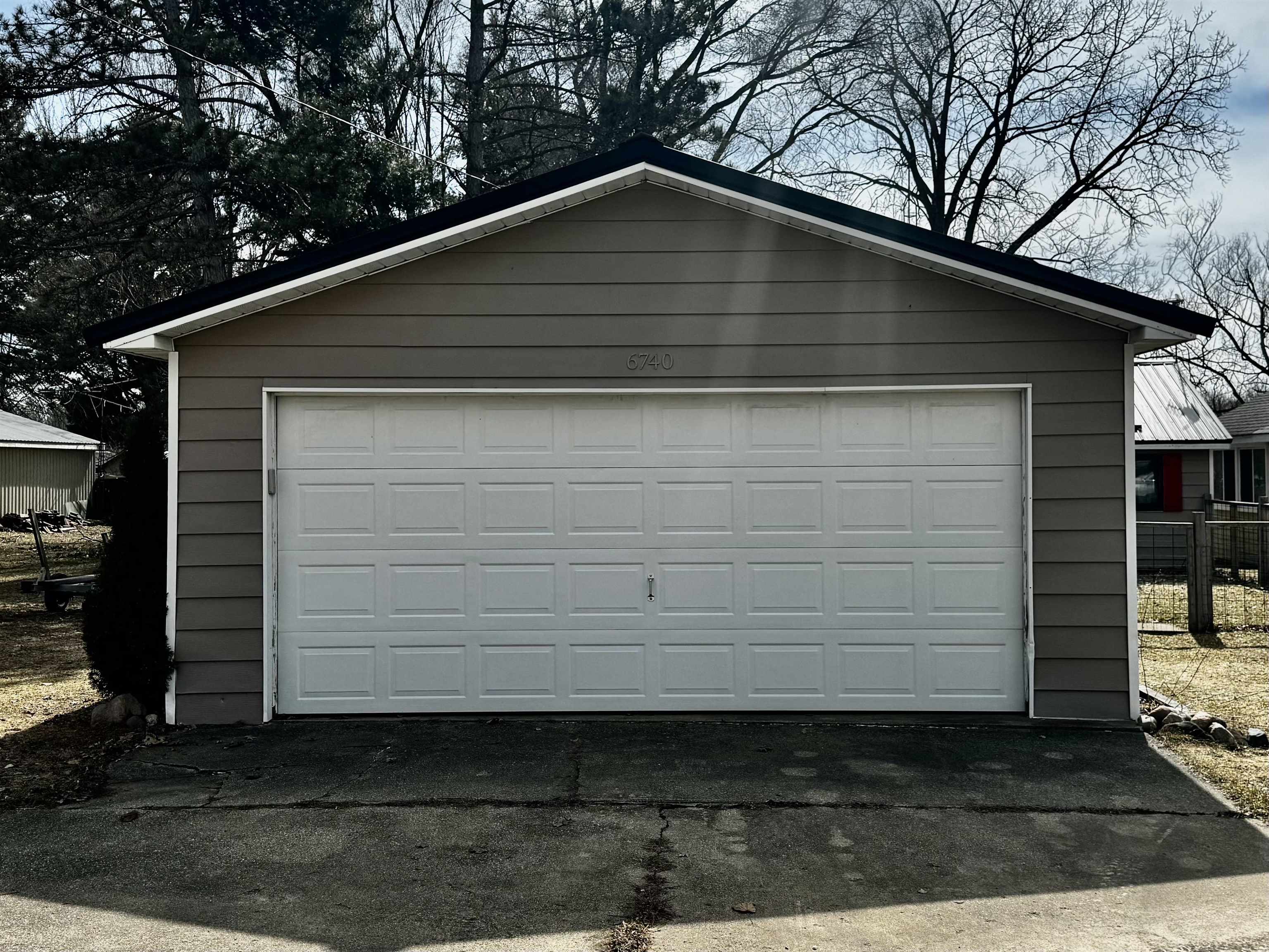 6740 North Ridge Road Harrison, MI 48625 - Photo 2 of 35