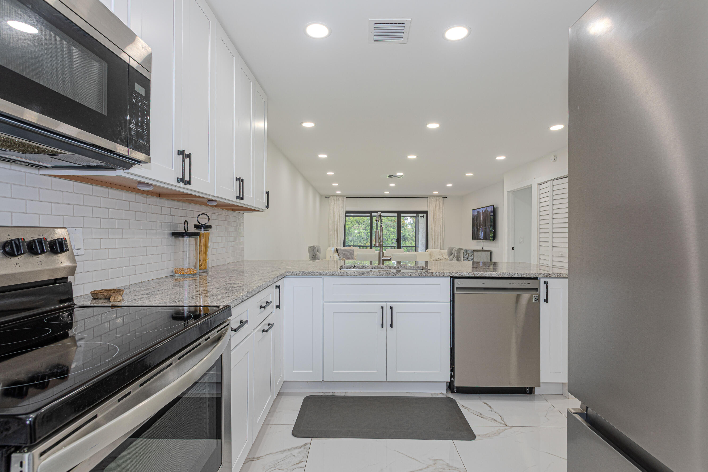 8545 Casa Del Lago, Unit F Boca Raton, FL 33433 - Photo 8 of 56 casa-11_1