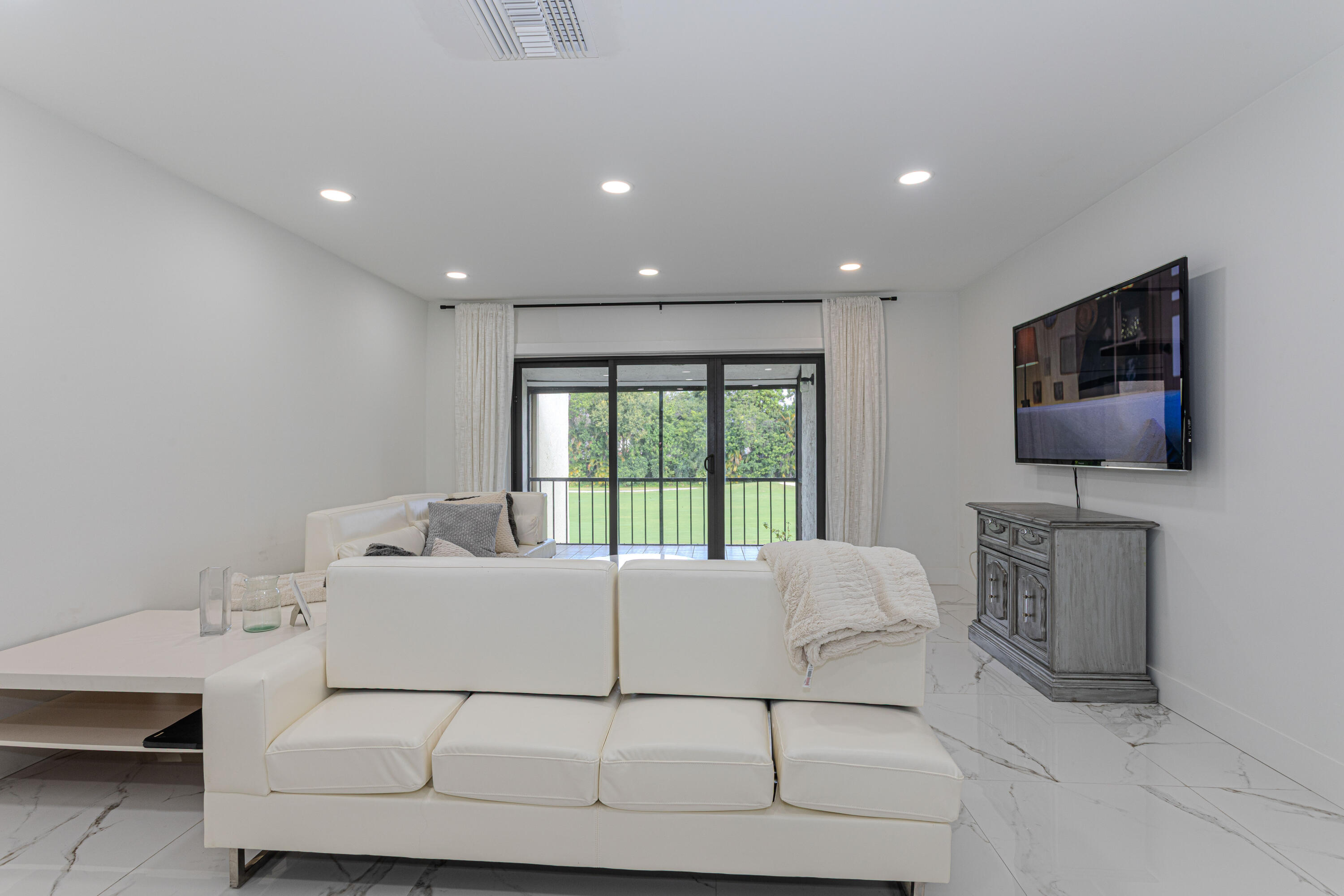 8545 Casa Del Lago, Unit F Boca Raton, FL 33433 - Photo 9 of 56 casa-13_1