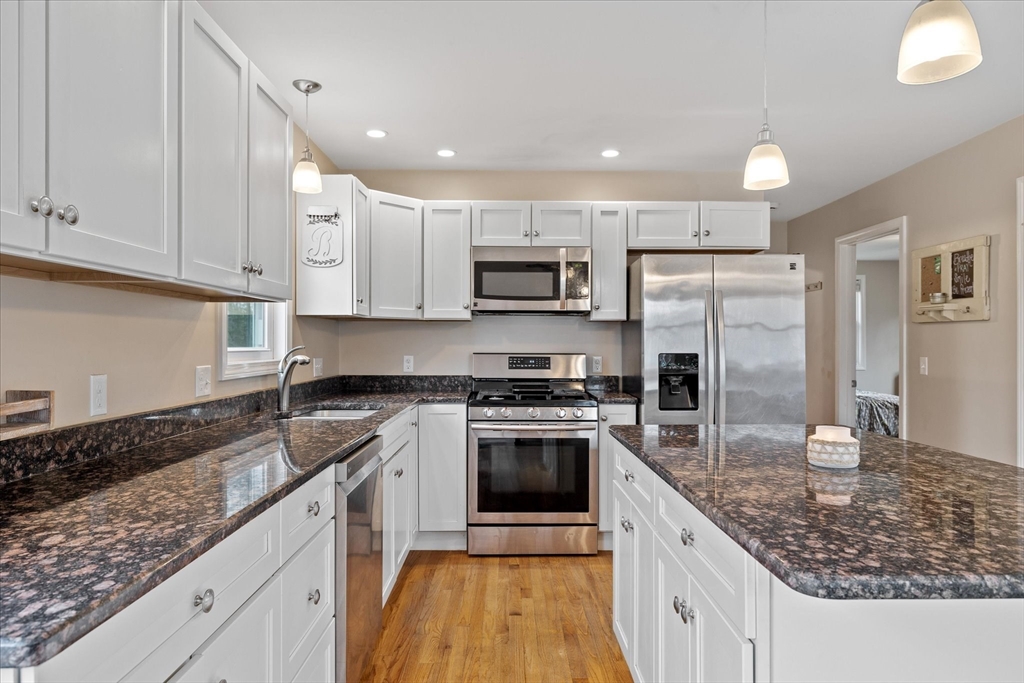 88 Harwich Road East Longmeadow, MA 01028 - Photo 3 of 33 Gallery Image 3