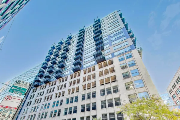 $295,000 | 565 West Quincy Street, Unit 801, Chicago, IL 60661