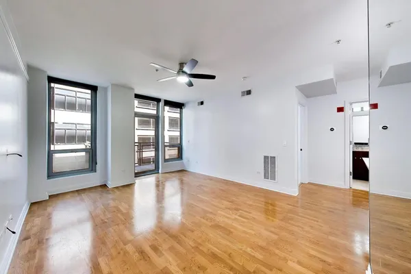 $295,000 | 565 West Quincy Street, Unit 801, Chicago, IL 60661