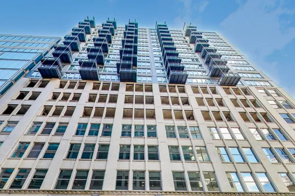 $295,000 | 565 West Quincy Street, Unit 801, Chicago, IL 60661