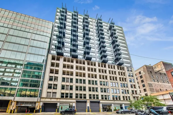 $295,000 | 565 West Quincy Street, Unit 801, Chicago, IL 60661