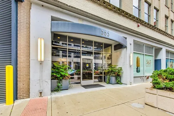 $295,000 | 565 West Quincy Street, Unit 801, Chicago, IL 60661