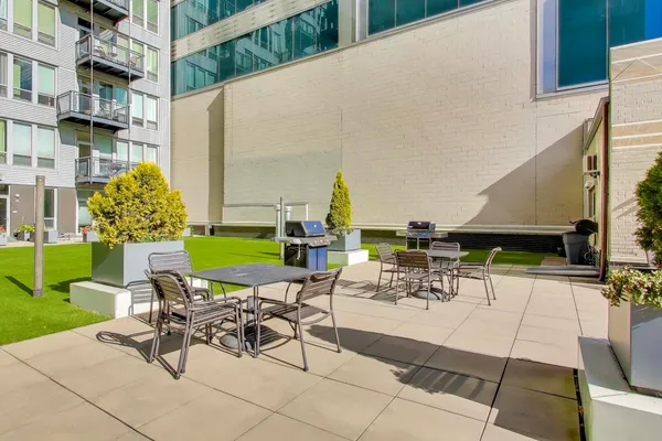 $295,000 | 565 West Quincy Street, Unit 801, Chicago, IL 60661
