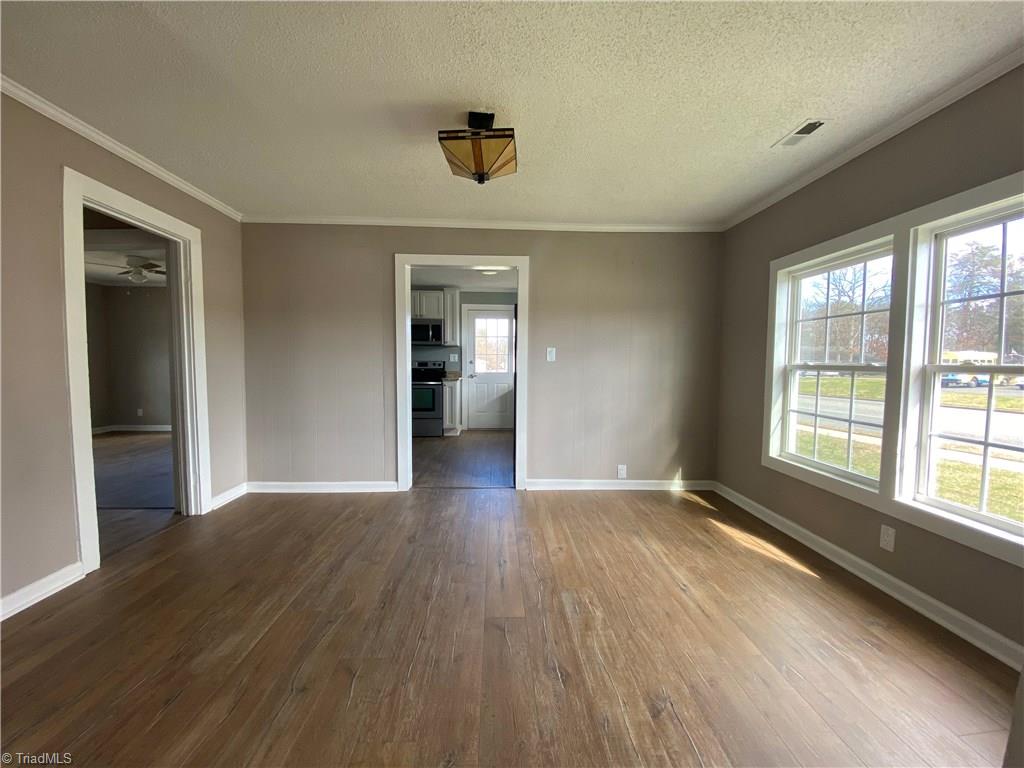 101 West Hanover Road Graham, NC 27253 - Photo 4 of 12 Gallery Image 4