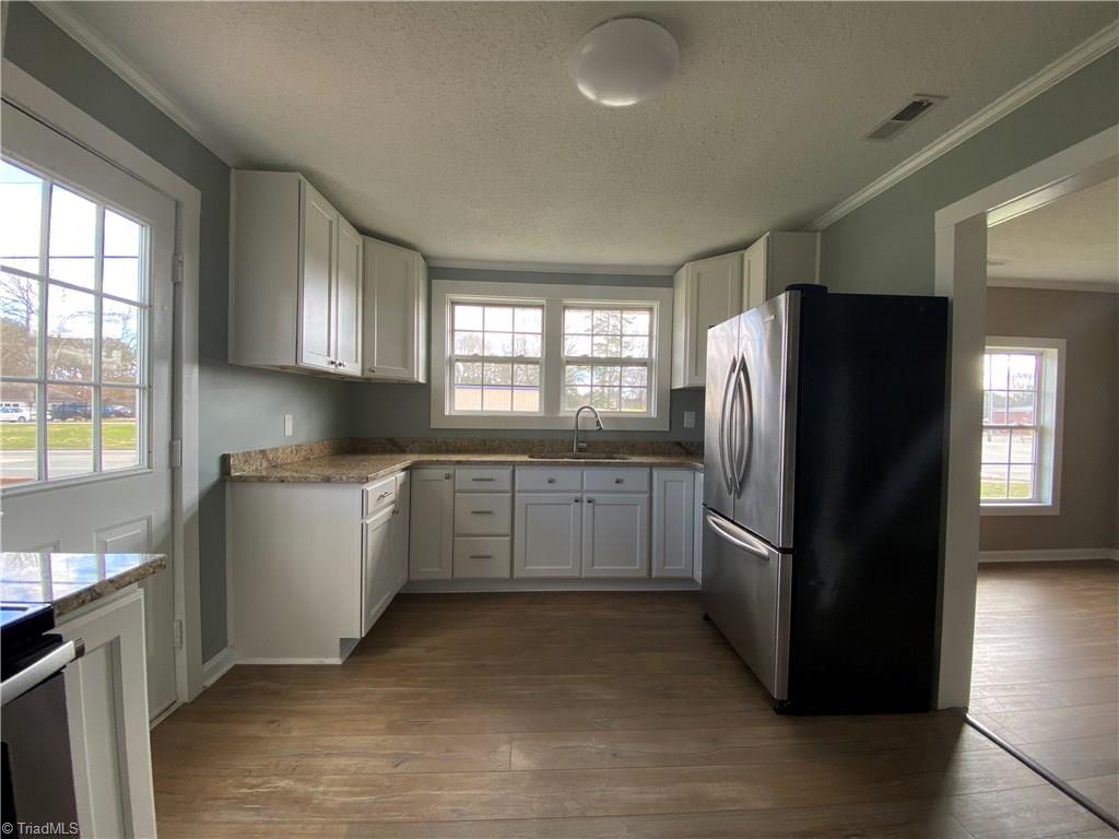 101 West Hanover Road Graham, NC 27253 - Photo 6 of 12 Gallery Image 6