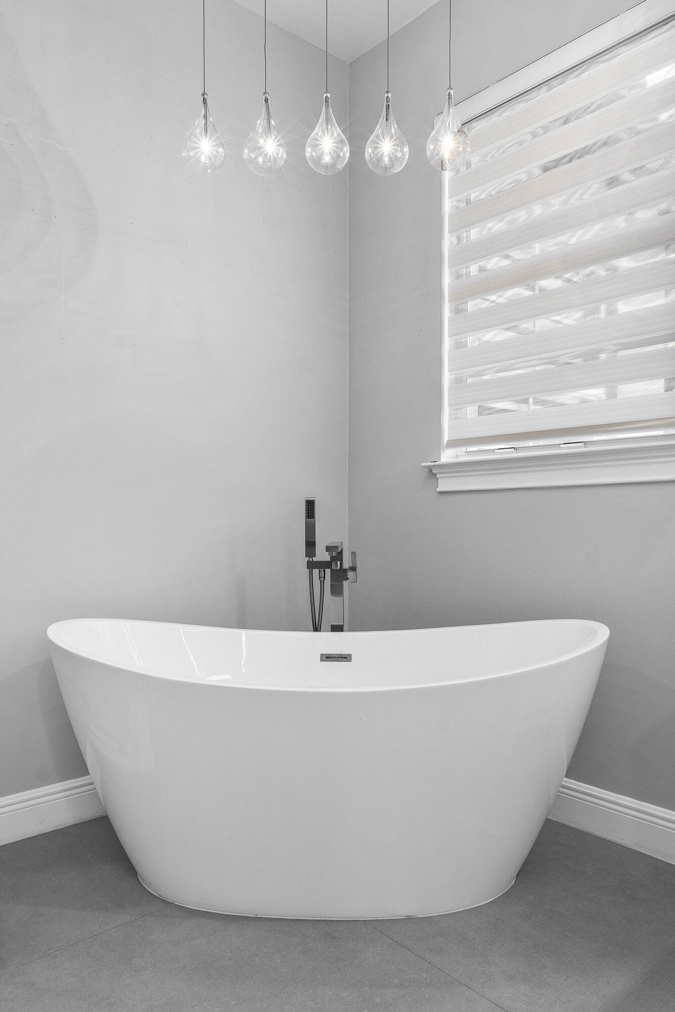 121 Via Poinciana Lane Boca Raton, FL 33487 - Photo 31 of 59 a white bath tub sitting in a bathroom