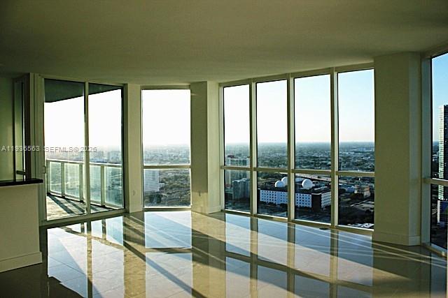 253 Northeast 2nd Street, Unit 4303 Miami, FL 33132 - Photo 12 of 35 a bathroom with a large window