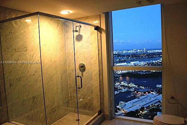 253 Northeast 2nd Street, Unit 4303 Miami, FL 33132 - Photo 17 of 35 a bathroom with a shower