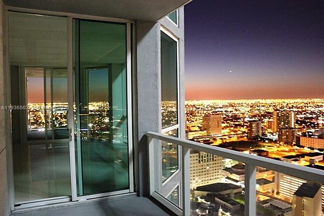 253 Northeast 2nd Street, Unit 4303 Miami, FL 33132 - Photo 5 of 35