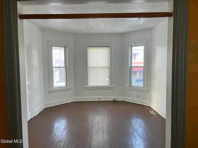 $1,600 | 1638 Van Vranken Avenue, Schenectady, NY 12308