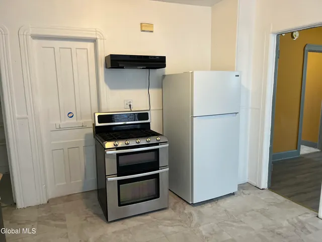 $1,600 | 1638 Van Vranken Avenue, Schenectady, NY 12308