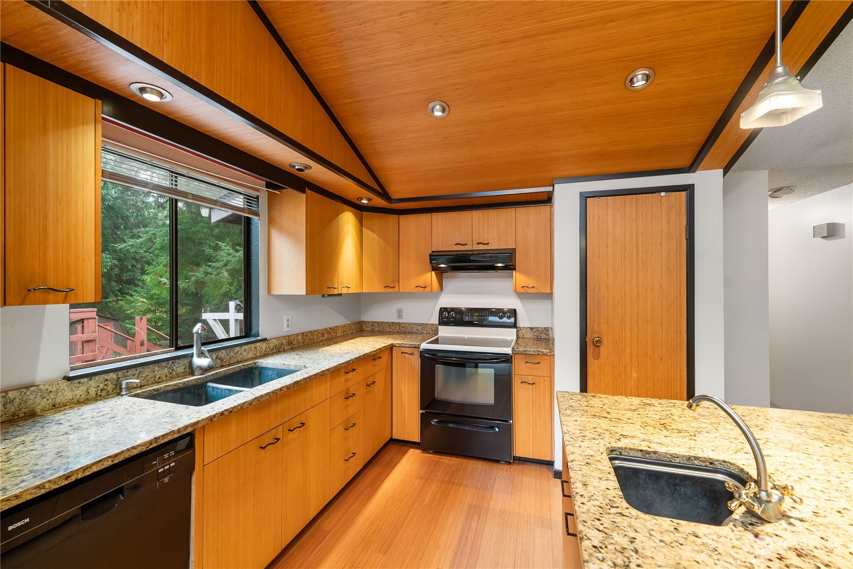 3132 Locker Road Southeast Port Orchard, WA 98366 - Photo 9 of 40 Gallery Image 9