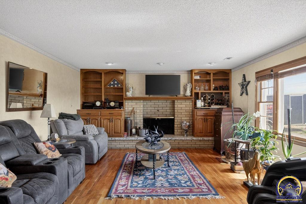 4945 Northwest Rochester Road Topeka, KS 66617 - Photo 5 of 33