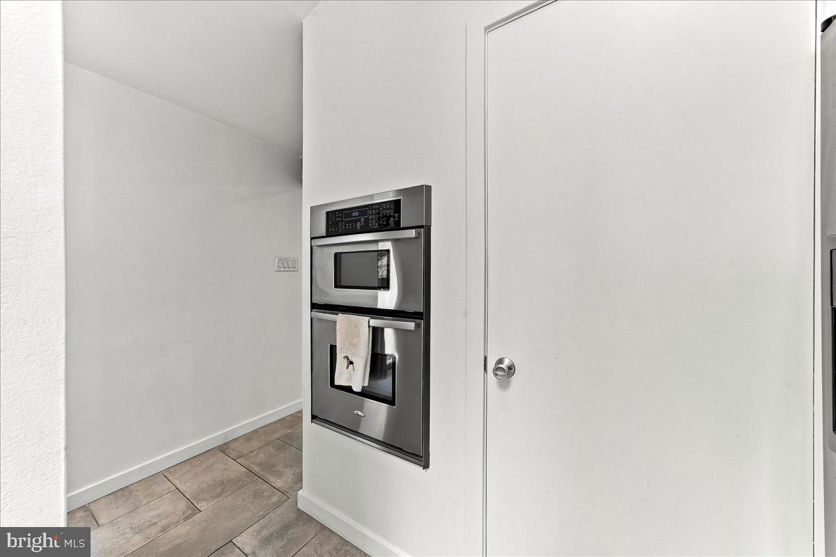 564 Pugh Road Wayne, PA 19087 - Photo 13 of 46 Wall oven and Microwave