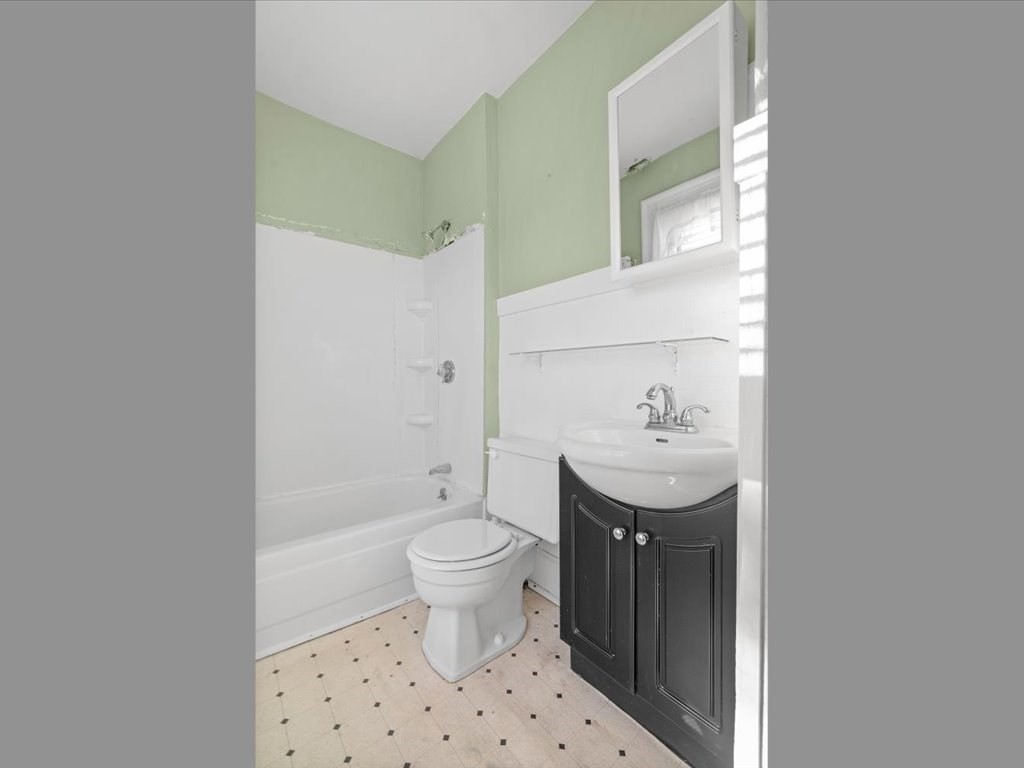 889 Gardners Neck Road Swansea, MA 02777 - Photo 14 of 31 Gallery Image 14