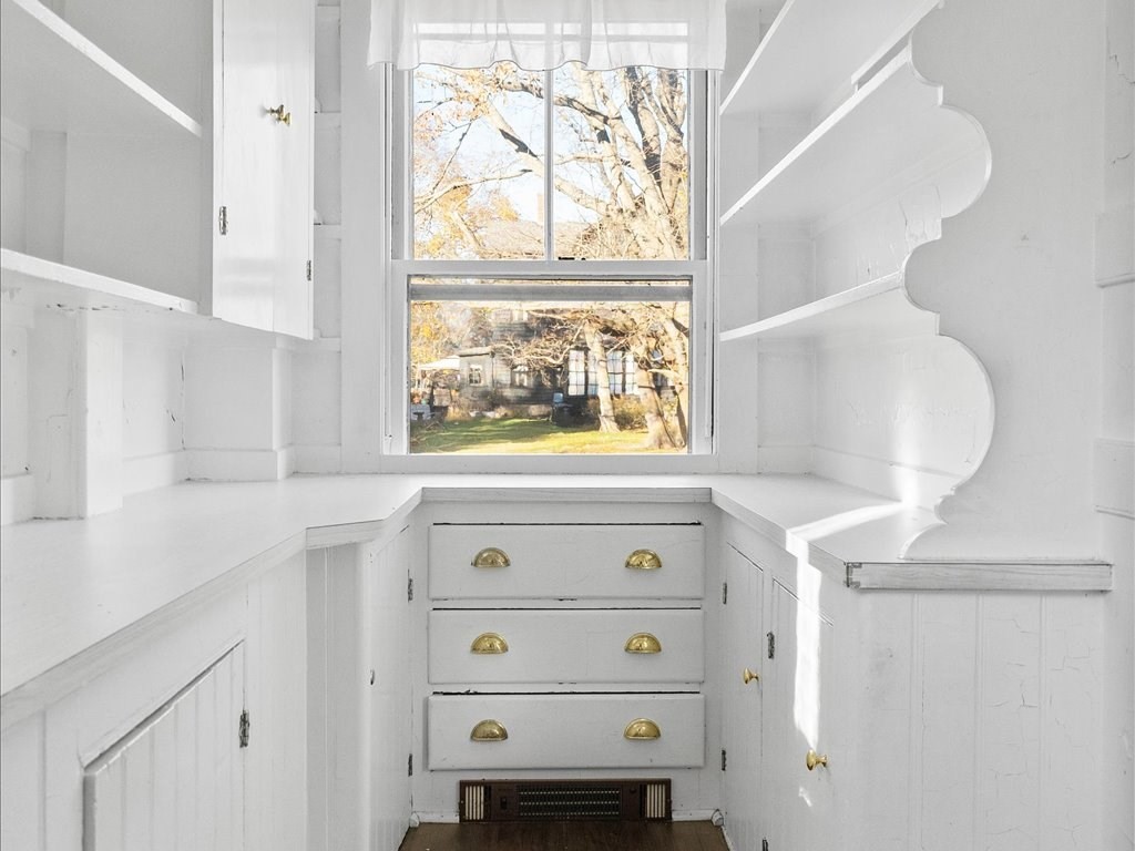 889 Gardners Neck Road Swansea, MA 02777 - Photo 18 of 31 Gallery Image 18